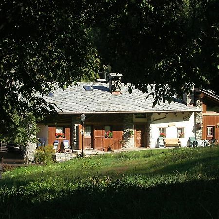 Les Chevreuils Panzió Introd Kültér fotó