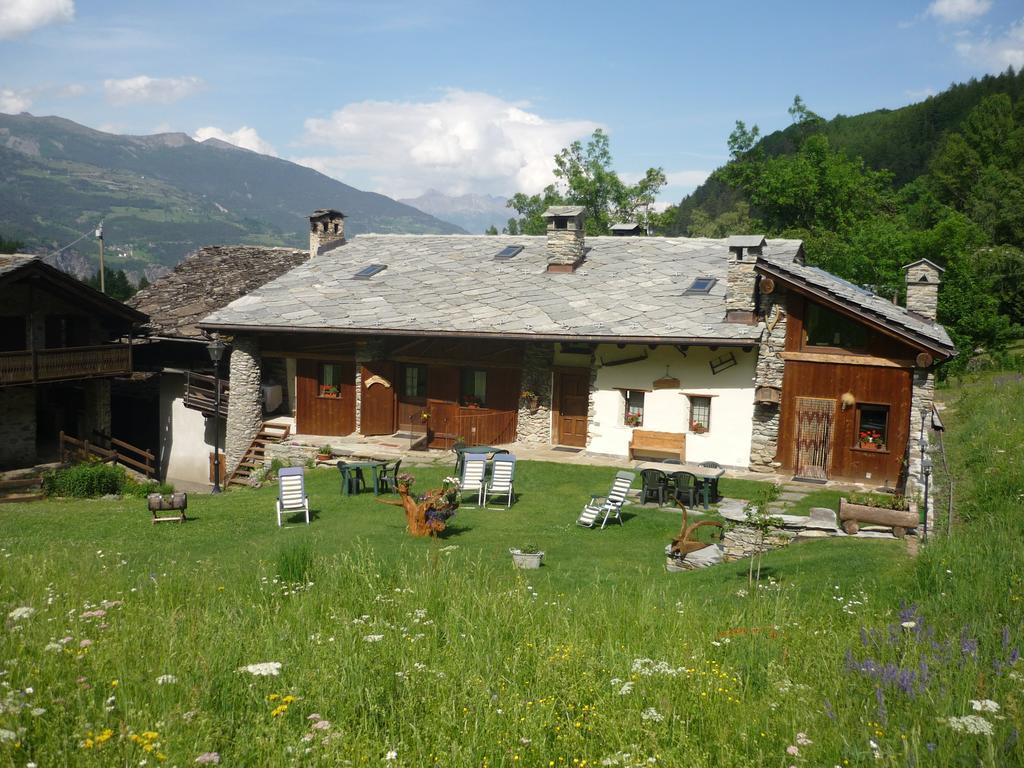 Les Chevreuils Panzió Introd Kültér fotó